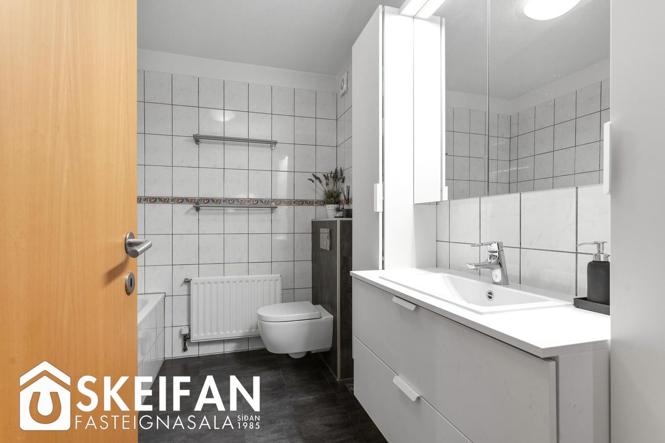 Fálkahöfði 8, 270 Mosfellsbær
