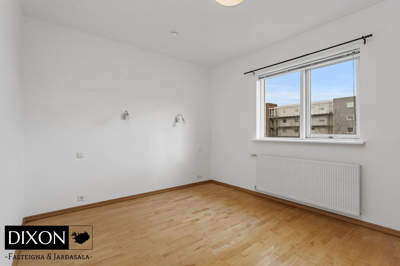Þórðarsveigur 16, 113 Reykjavík