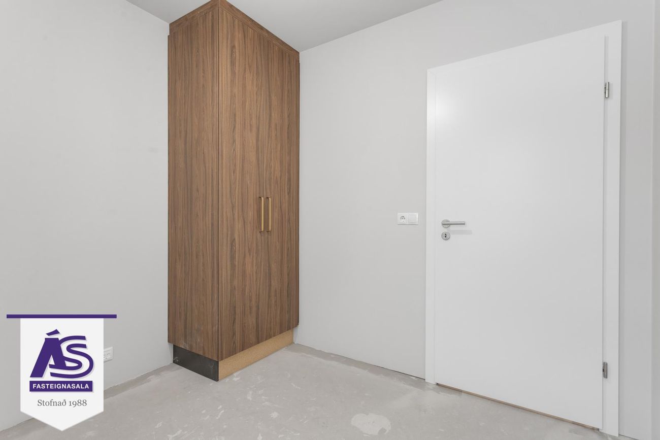 Hringhamar 33, 221 Hafnarfjörður
