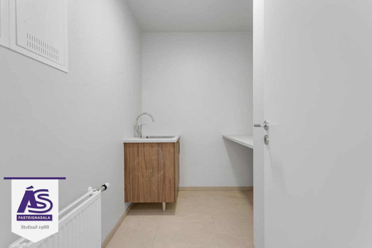 Hringhamar 33, 221 Hafnarfjörður