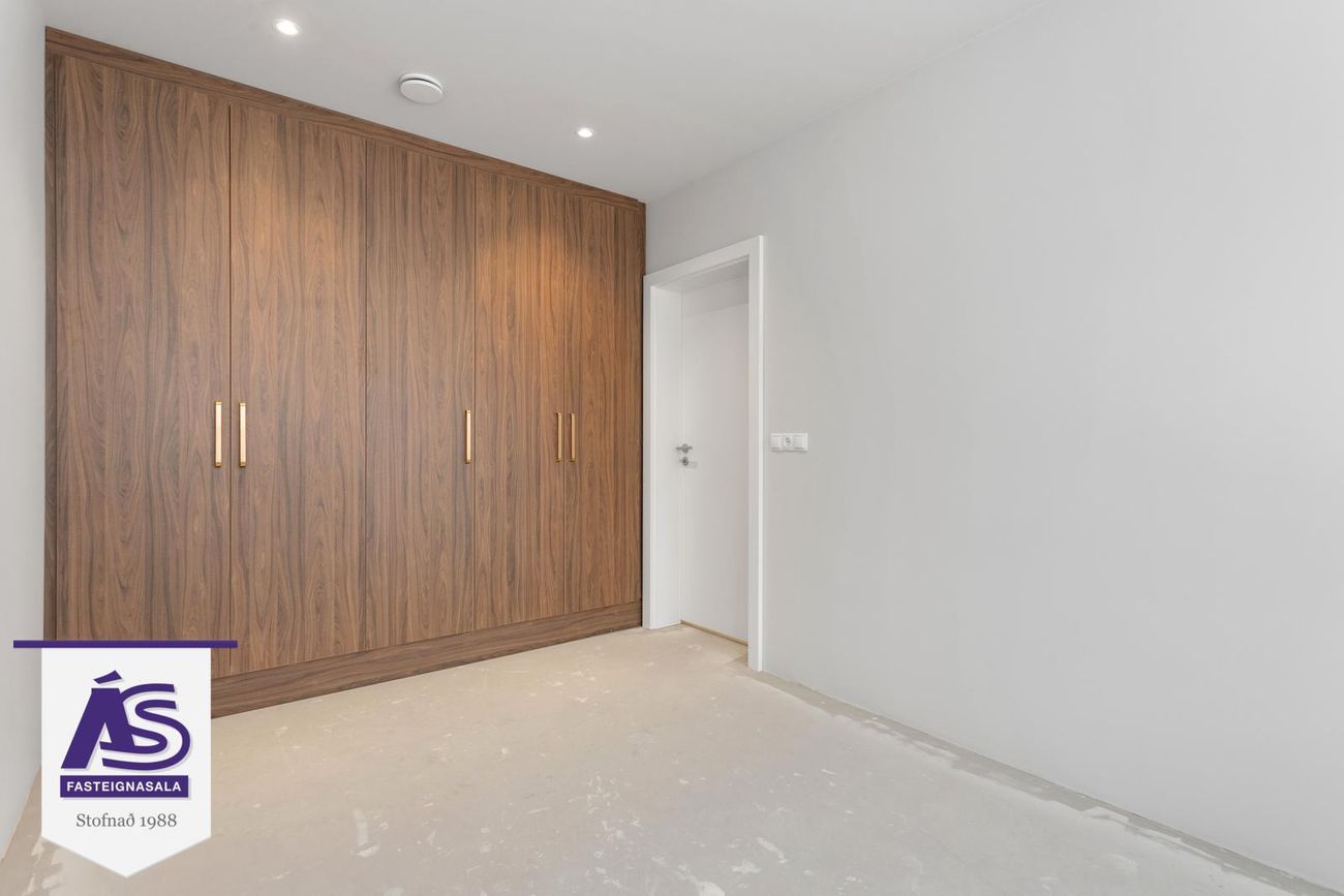 Hringhamar 33, 221 Hafnarfjörður