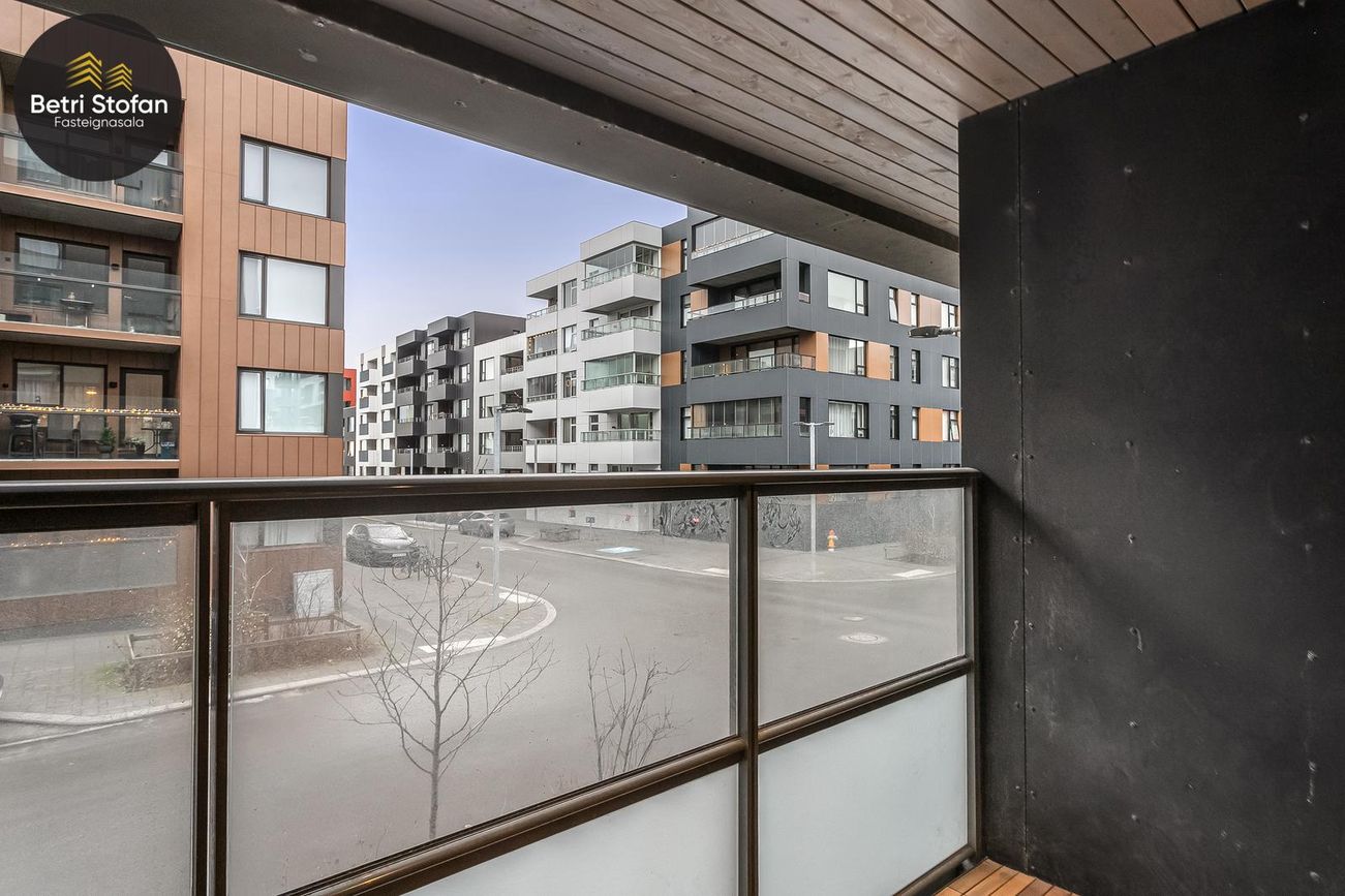 Smyrilshlíð 12, 102 Reykjavík