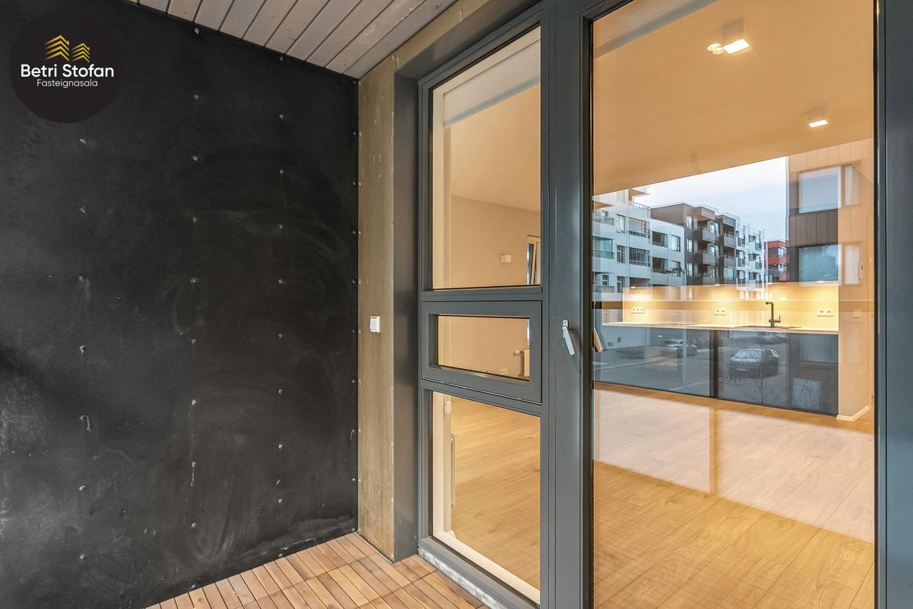 Smyrilshlíð 12, 102 Reykjavík