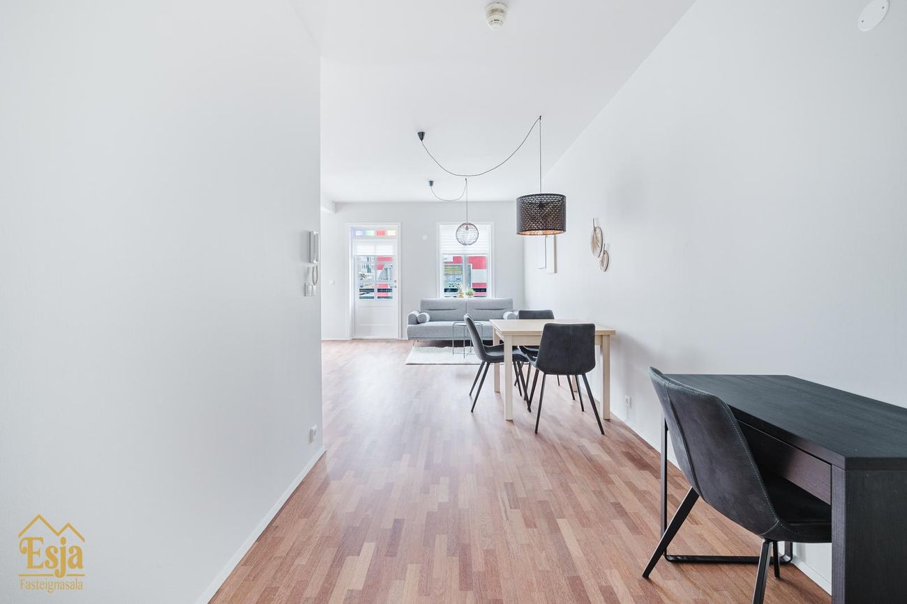 Hverfisgata 83, 101 Reykjavík