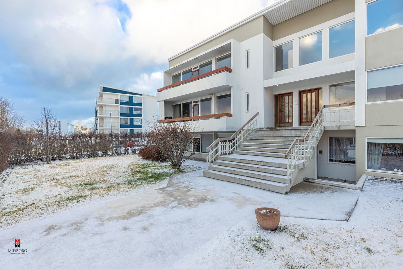 Hagamelur 52, 107 Reykjavík