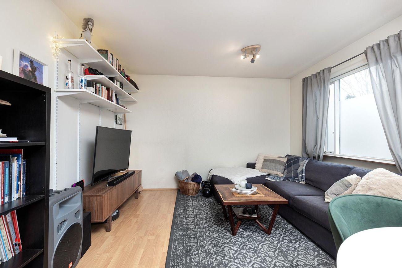 Hagamelur 52, 107 Reykjavík