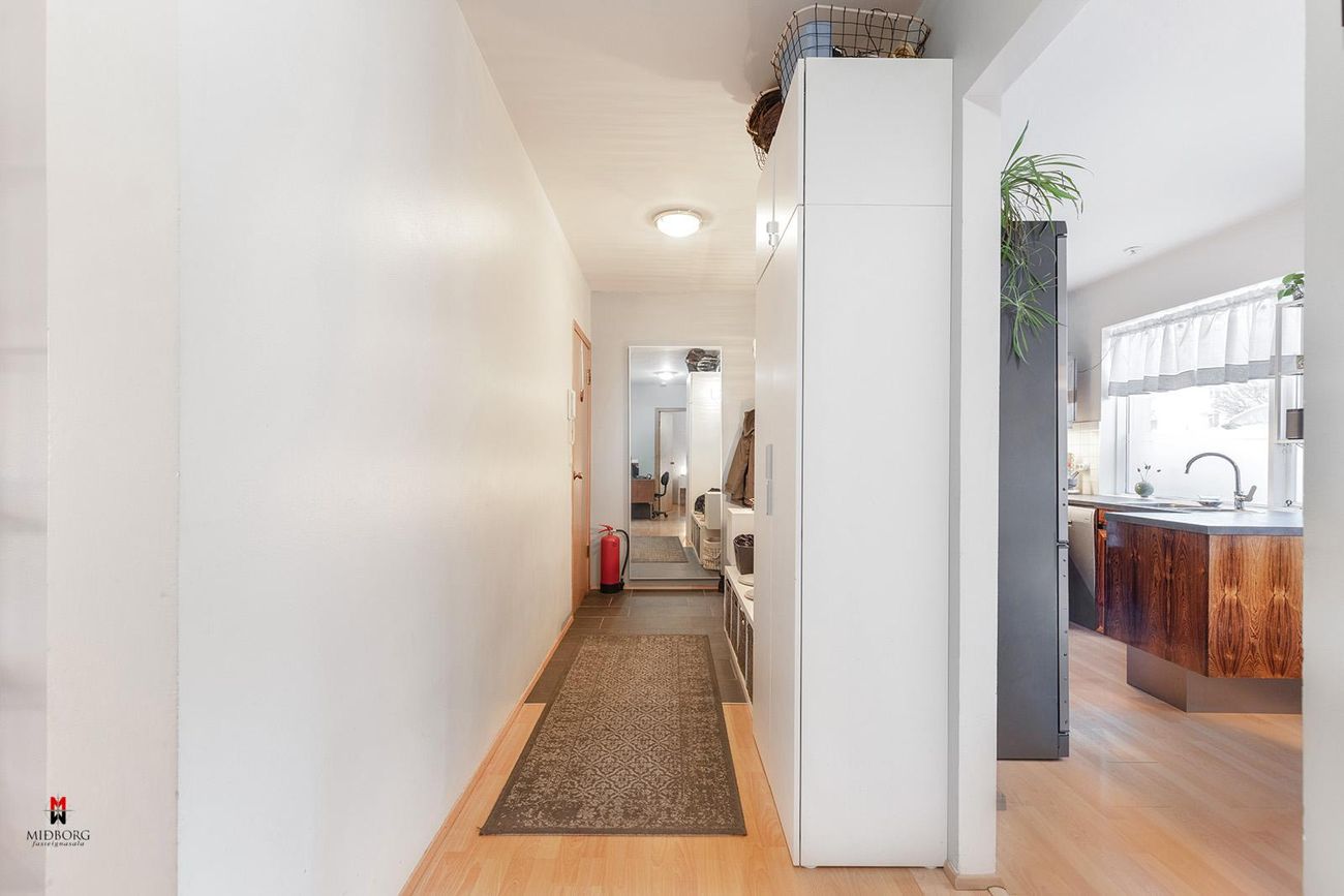 Hagamelur 52, 107 Reykjavík