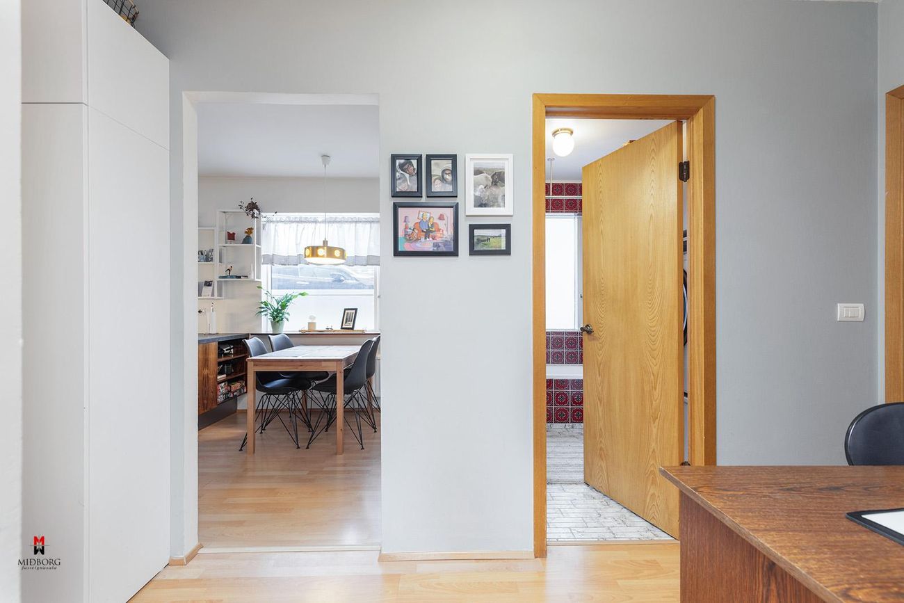 Hagamelur 52, 107 Reykjavík