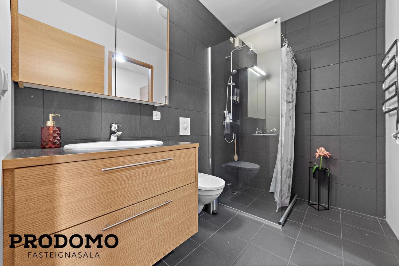 Krossmói 5, 260 Reykjanesbær