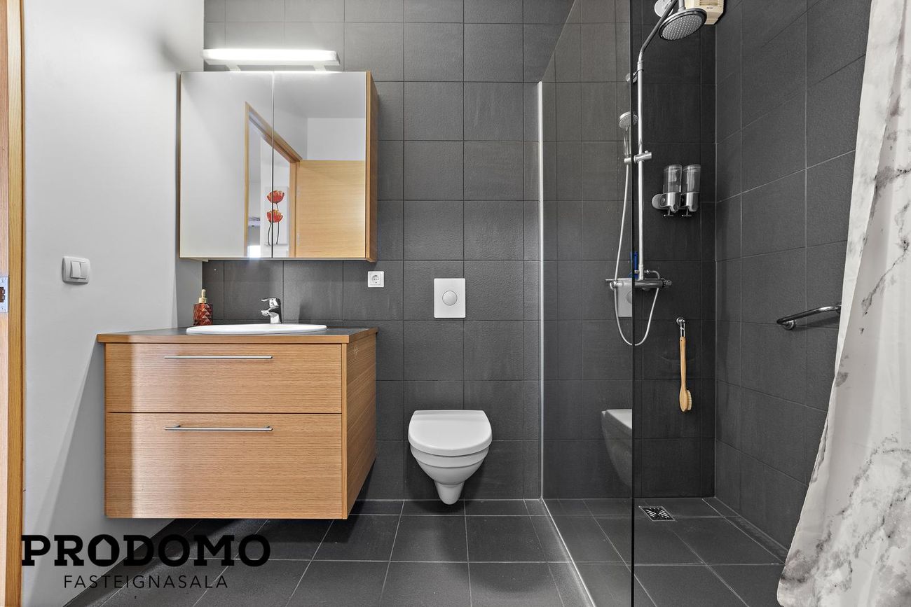 Krossmói 5, 260 Reykjanesbær