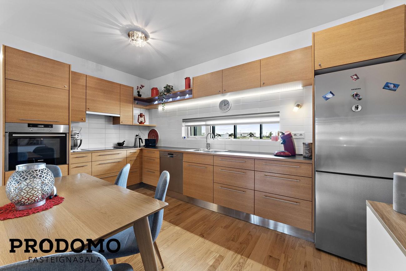 Krossmói 5, 260 Reykjanesbær