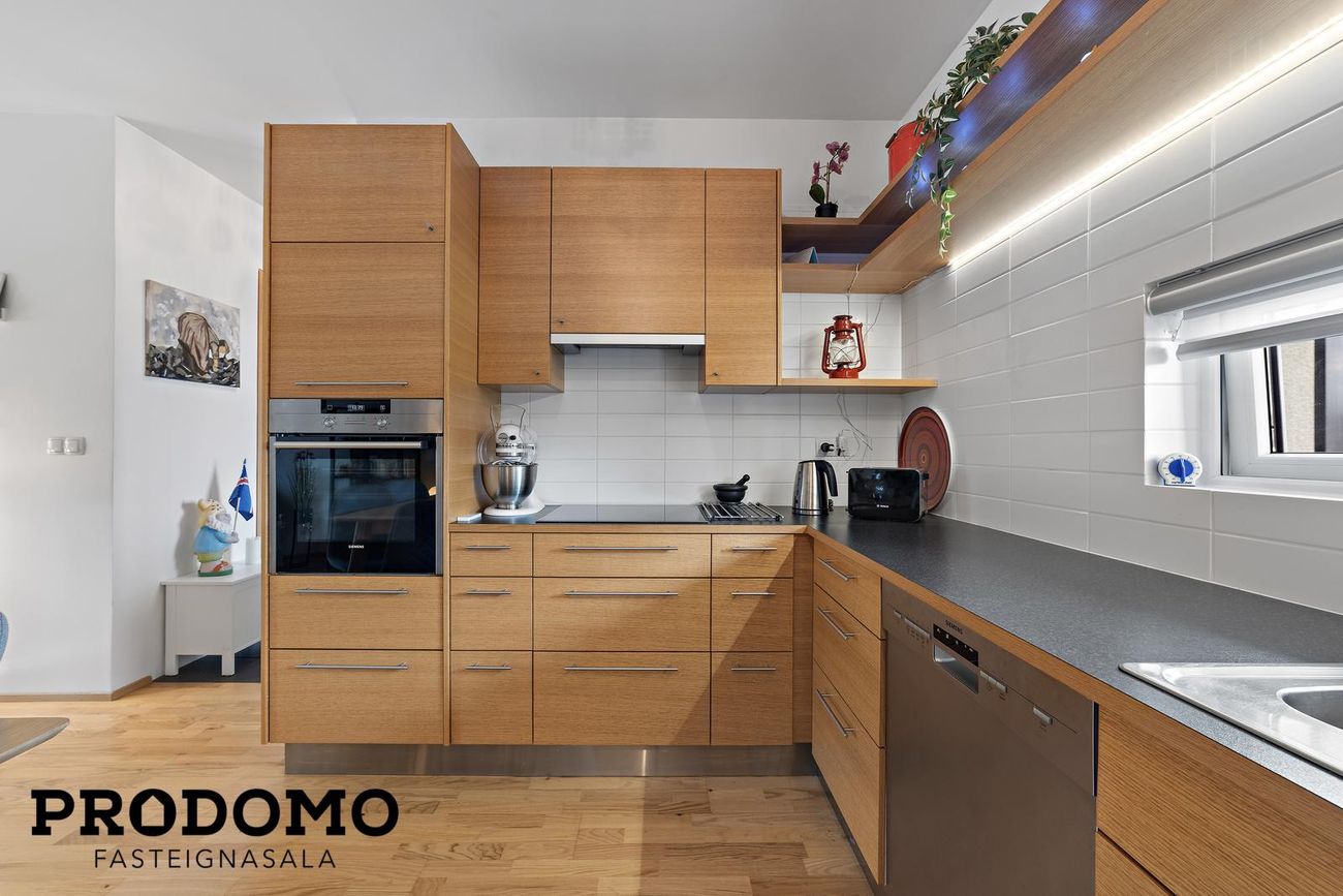 Krossmói 5, 260 Reykjanesbær