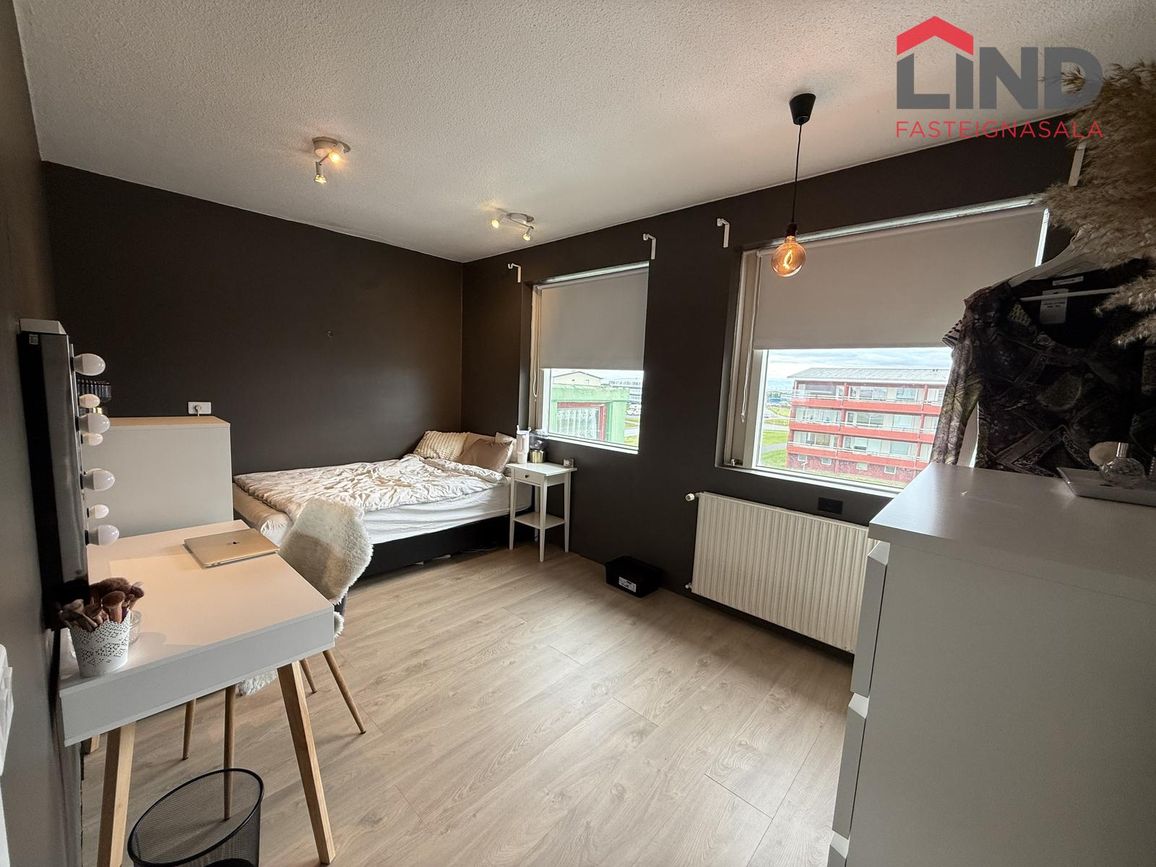 Einigrund 8 - 0301, 300 Akranes