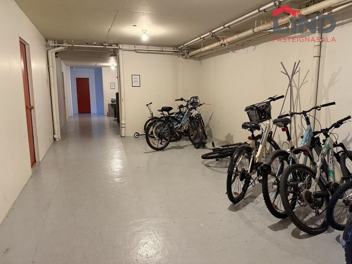 Einigrund 8 - 0301, 300 Akranes