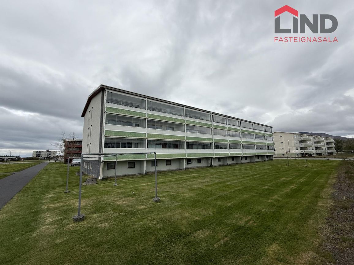 Einigrund 8 - 0301, 300 Akranes