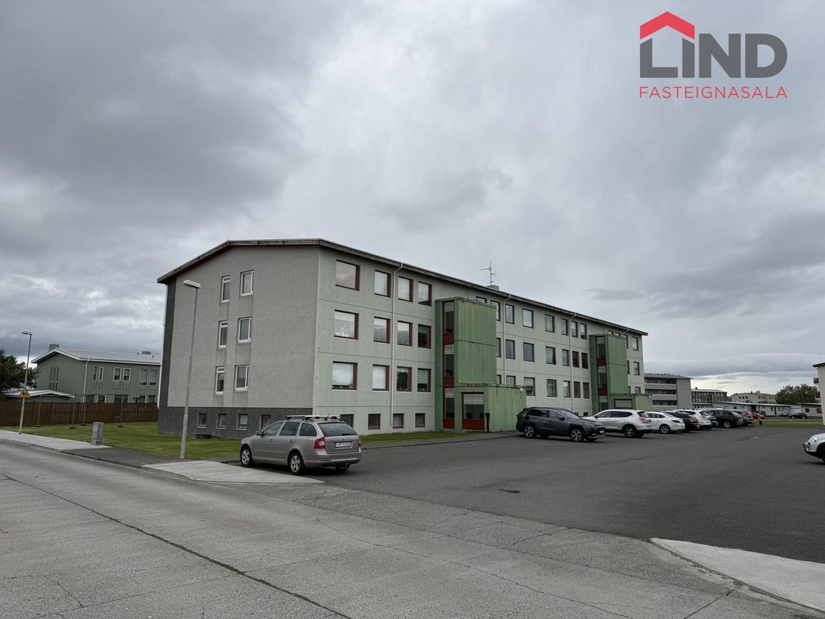 Einigrund 8 - 0301, 300 Akranes