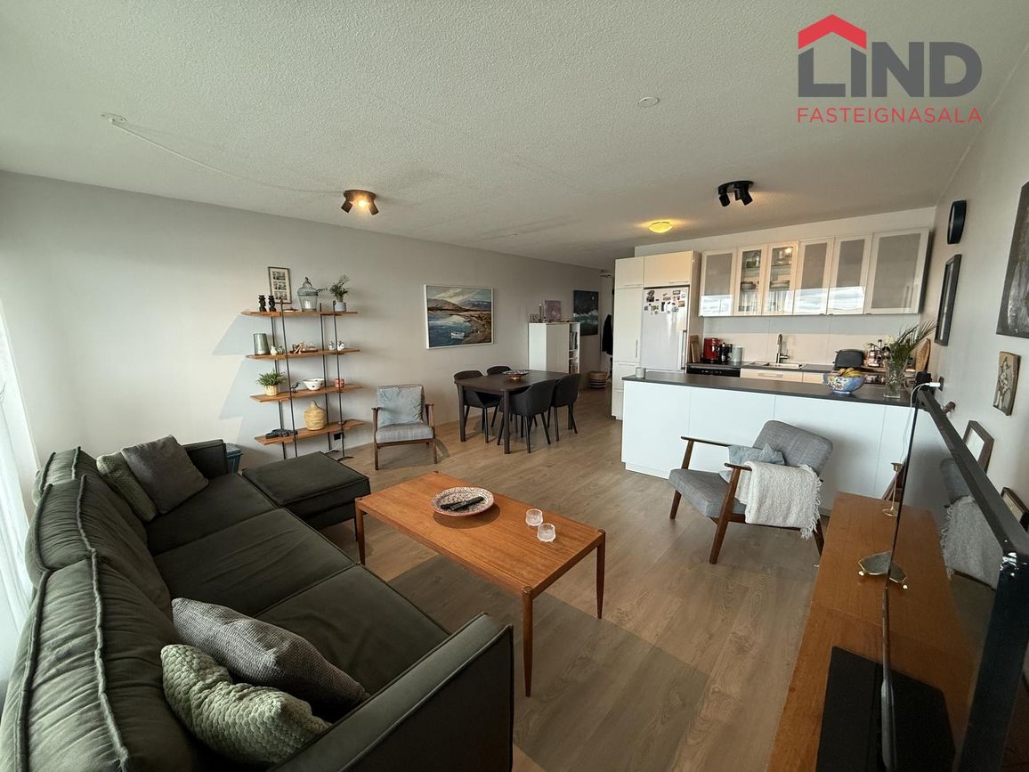 Einigrund 8 - 0301, 300 Akranes