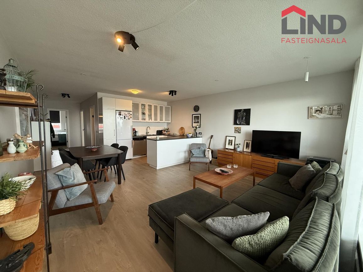 Einigrund 8 - 0301, 300 Akranes