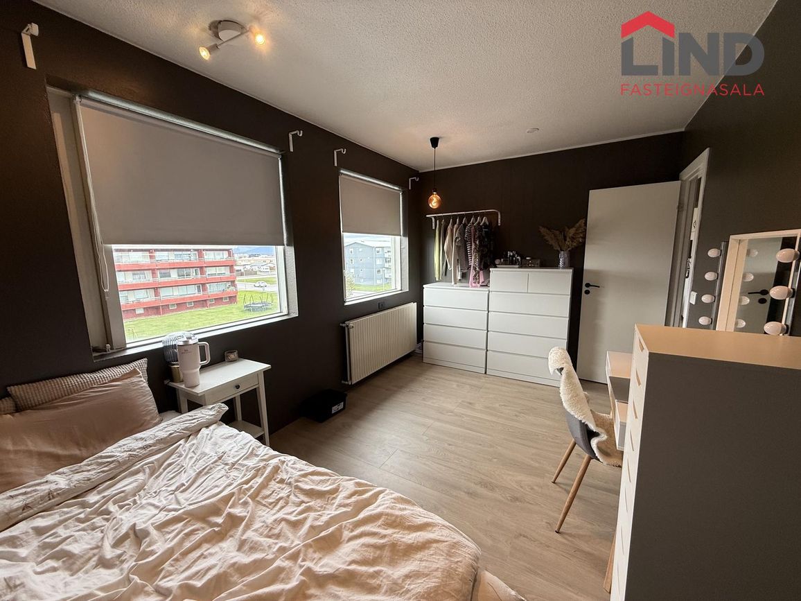 Einigrund 8 - 0301, 300 Akranes