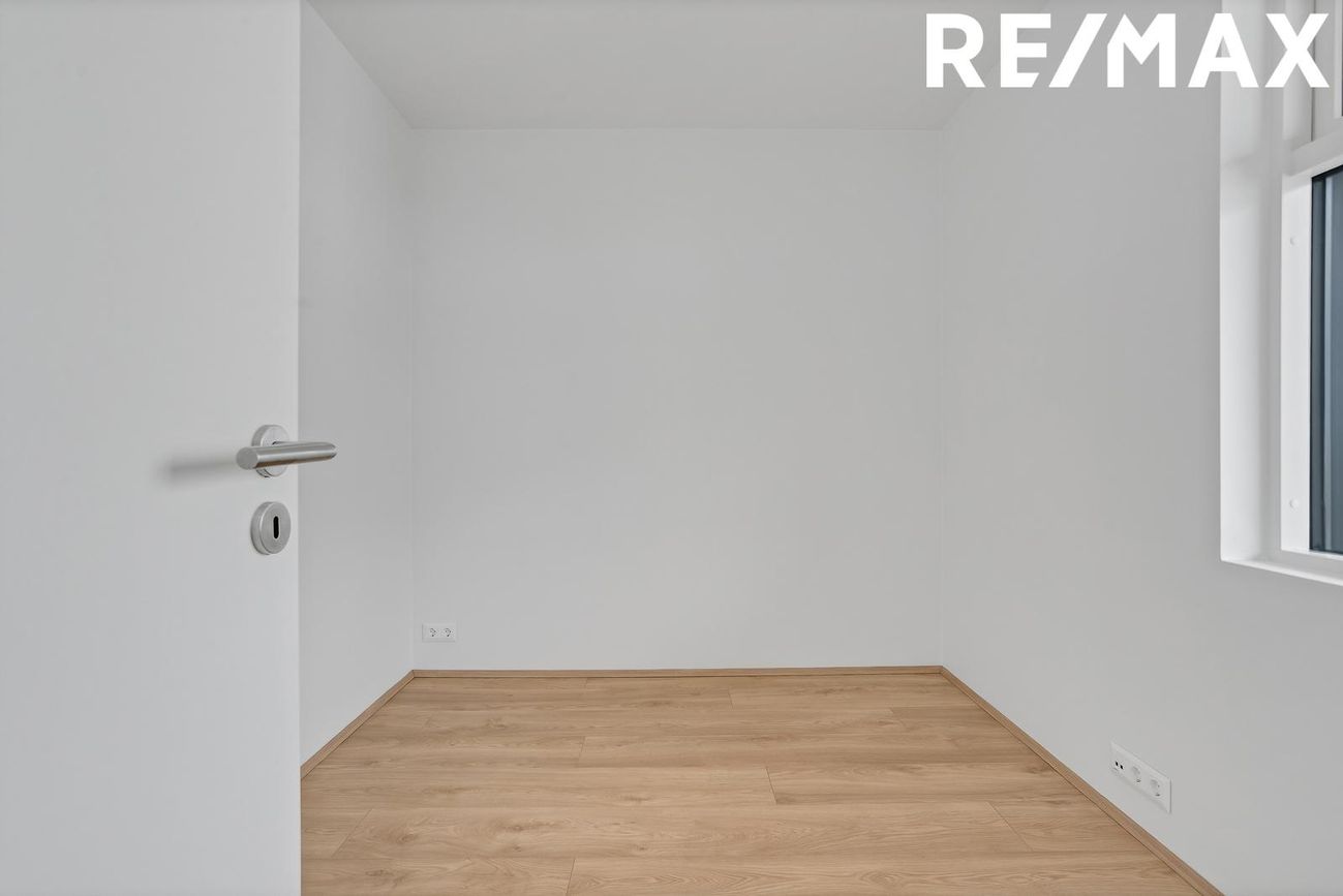 Nónhamar 8D, 221 Hafnarfjörður
