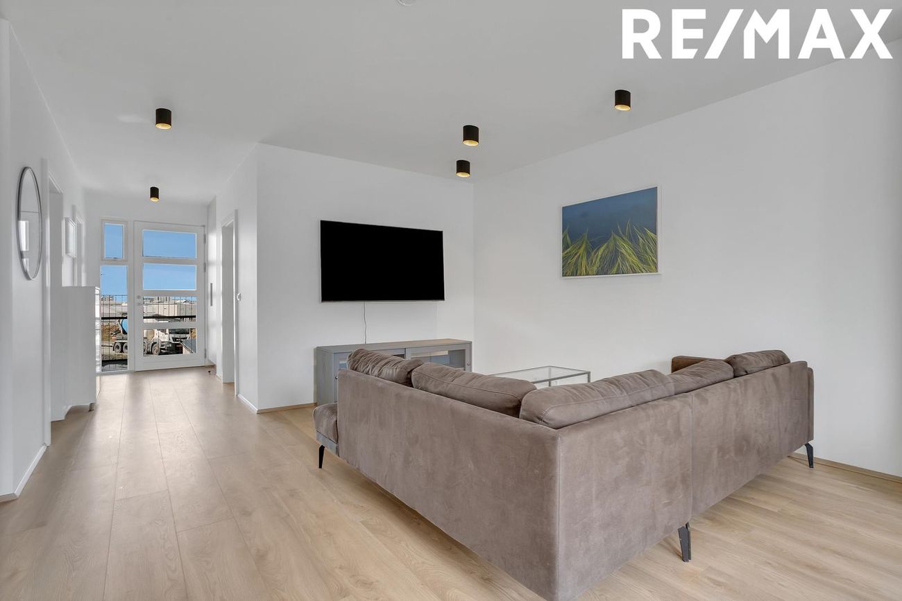 Nónhamar 8D, 221 Hafnarfjörður