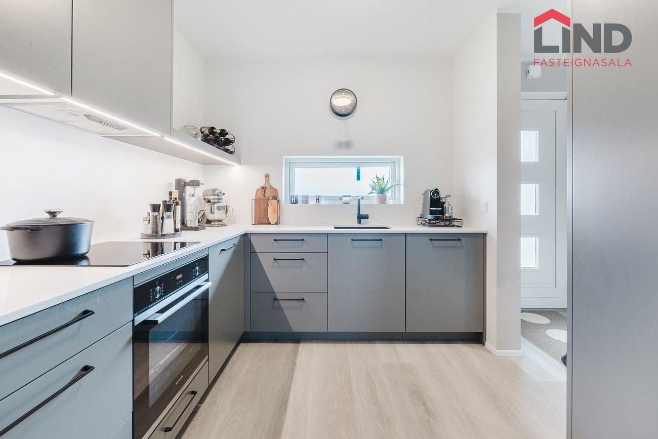 Dalsbraut 36, 260 Reykjanesbær