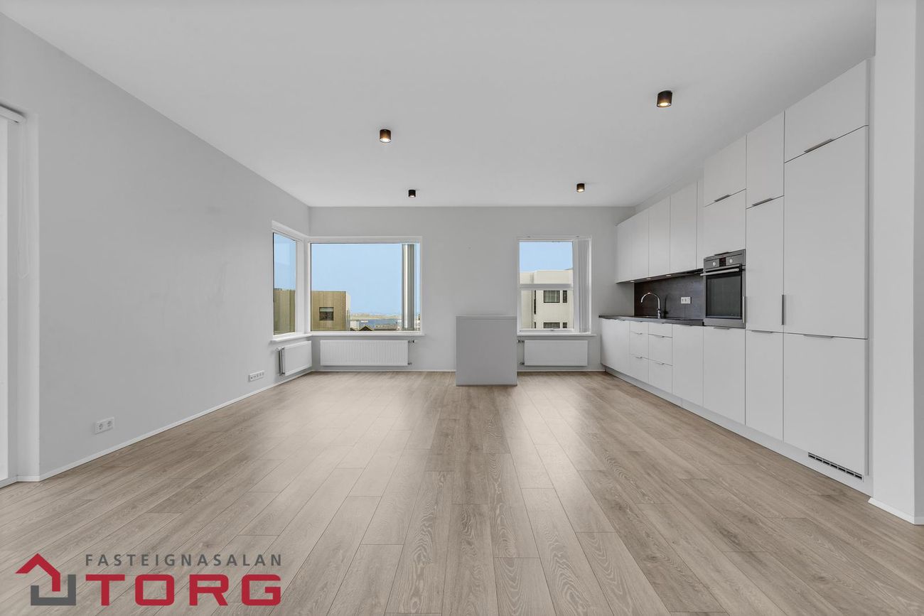 Holtsvegur 13, 210 Garðabær