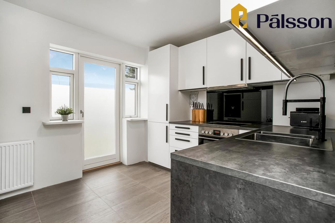 Ásbúðartröð 17, 220 Hafnarfjörður