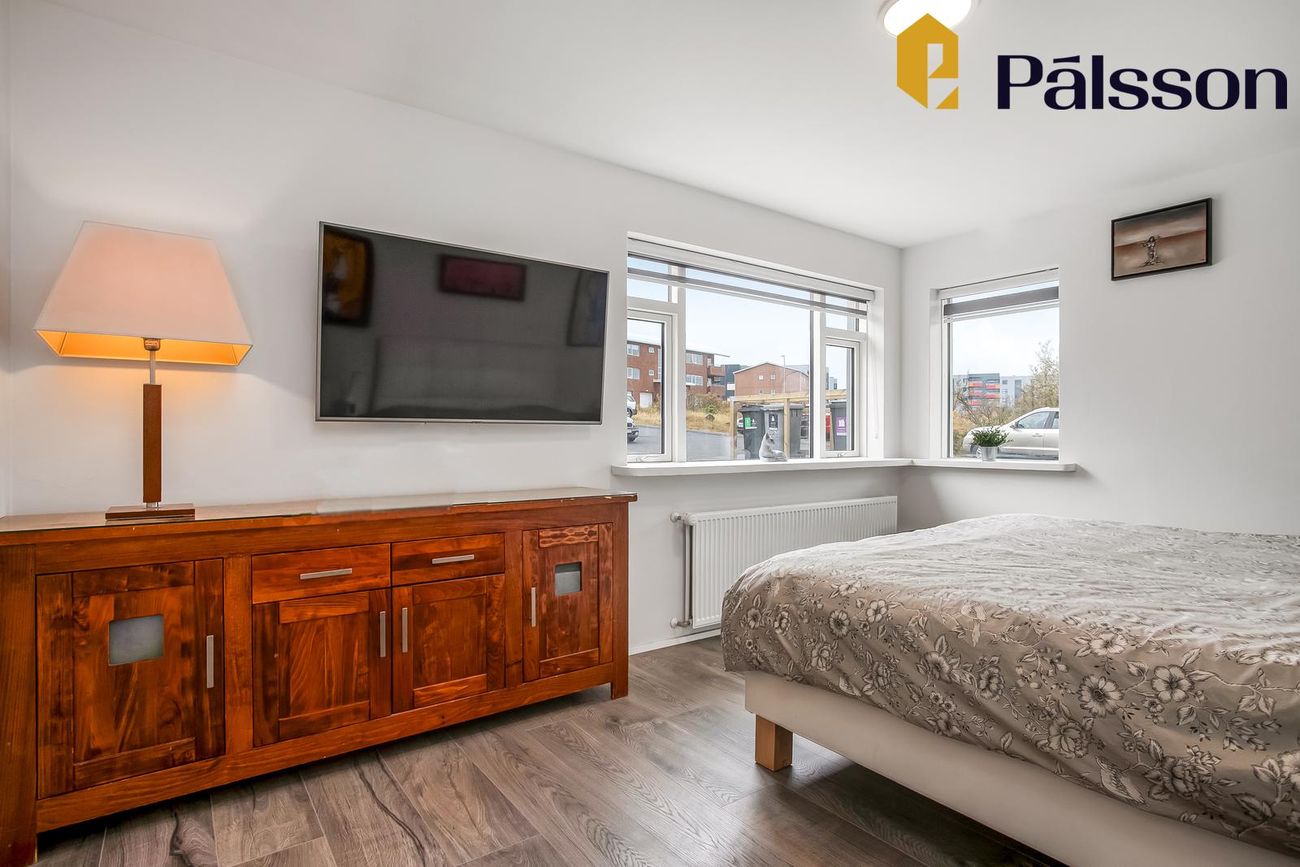 Ásbúðartröð 17, 220 Hafnarfjörður