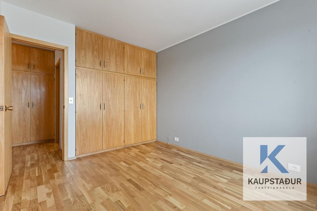Dúfnahólar 4, 111 Reykjavík