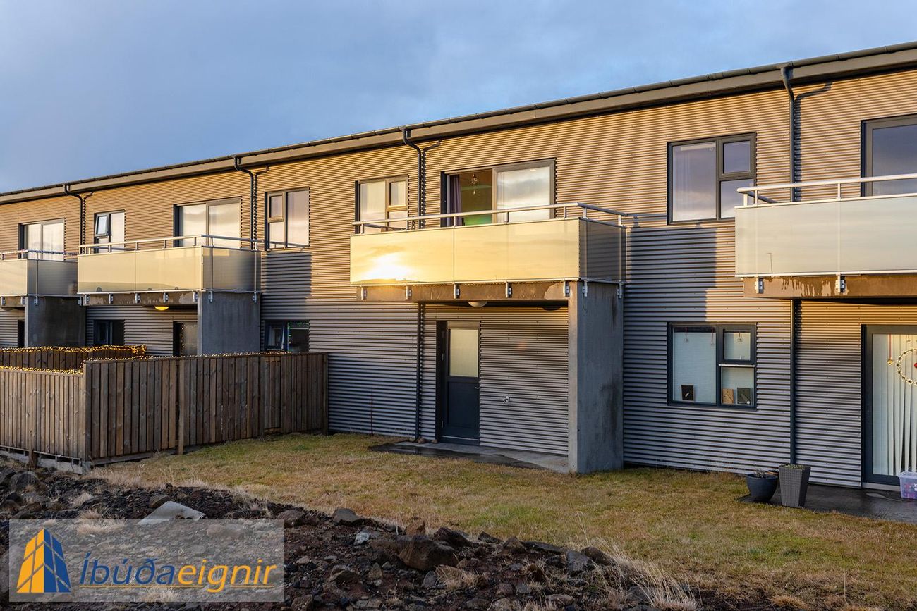 Dalsbraut 18, 260 Reykjanesbær