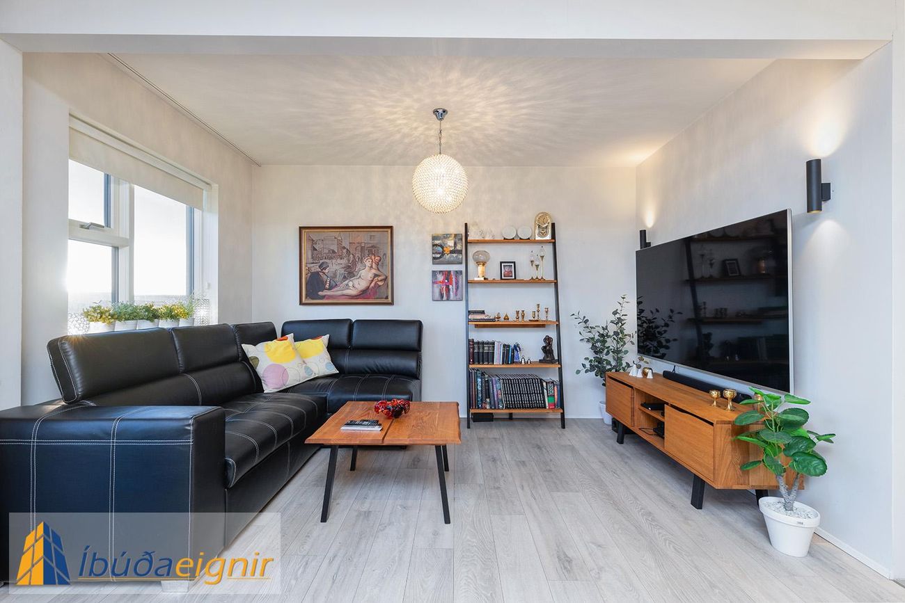 Dalsbraut 18, 260 Reykjanesbær