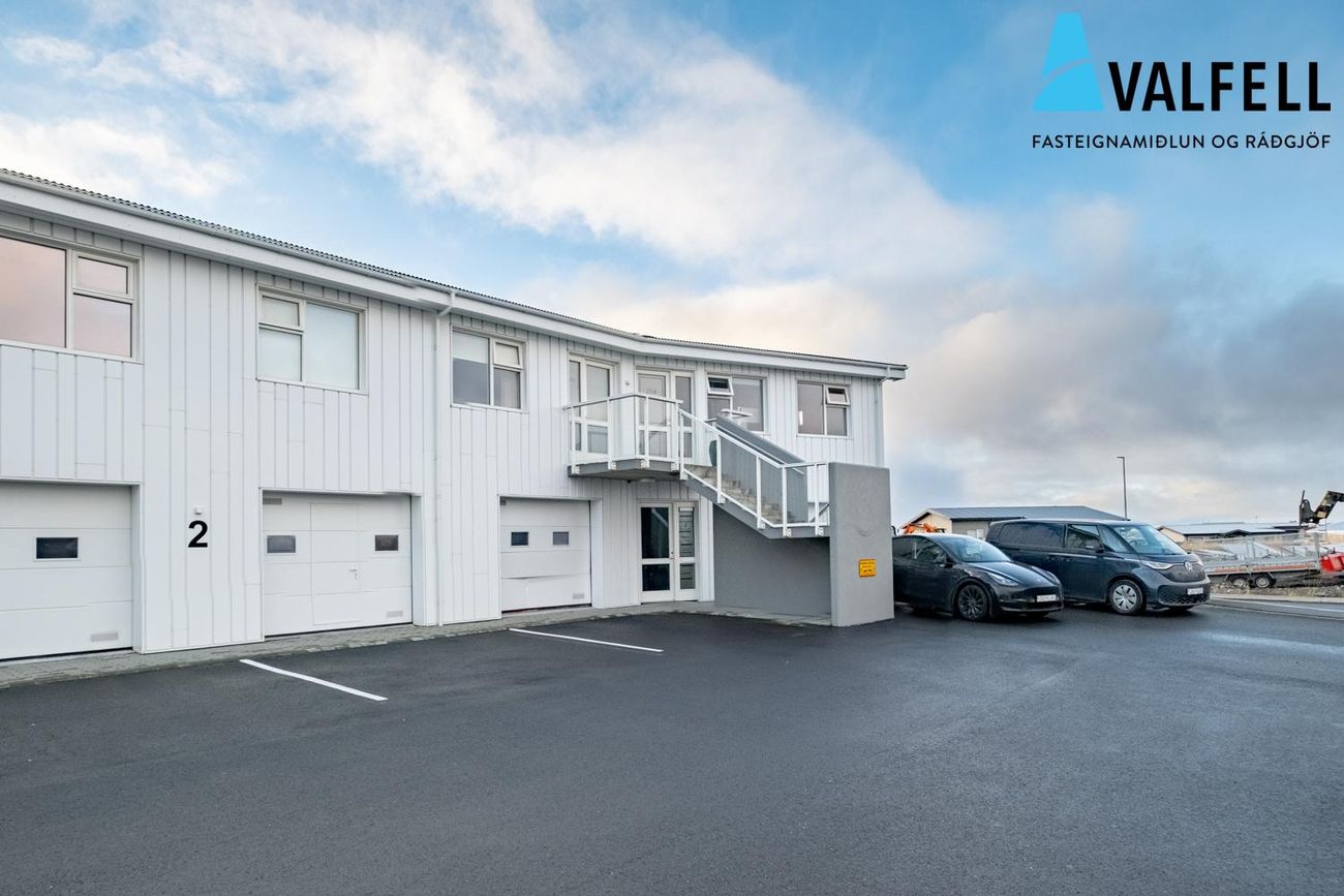 Krossvellir 2 - 0204, 301 Hval