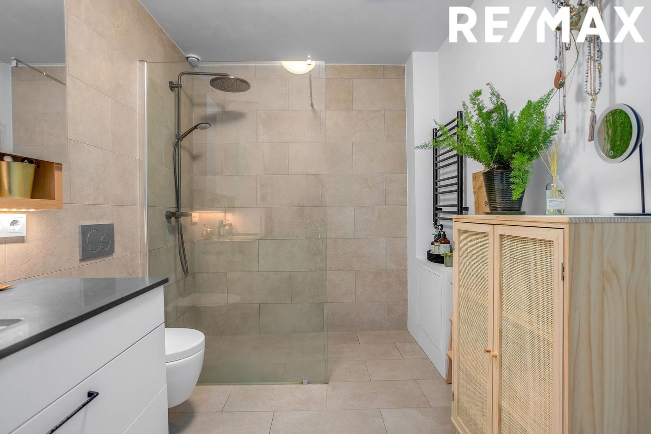 Hverfisgata 92A, 101 Reykjavík