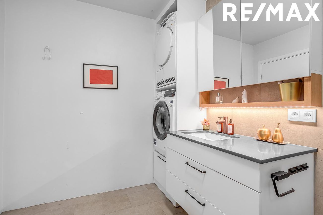 Hverfisgata 92A, 101 Reykjavík