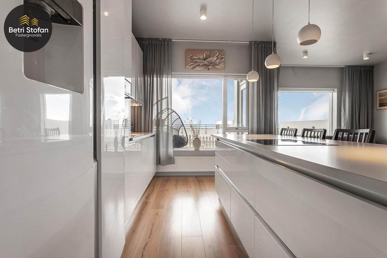 Holtsvegur 25 23-25 - 0203, 210 Garðabær