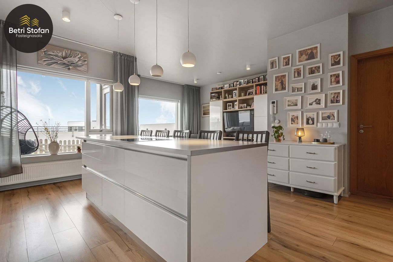 Holtsvegur 25 23-25 - 0203, 210 Garðabær