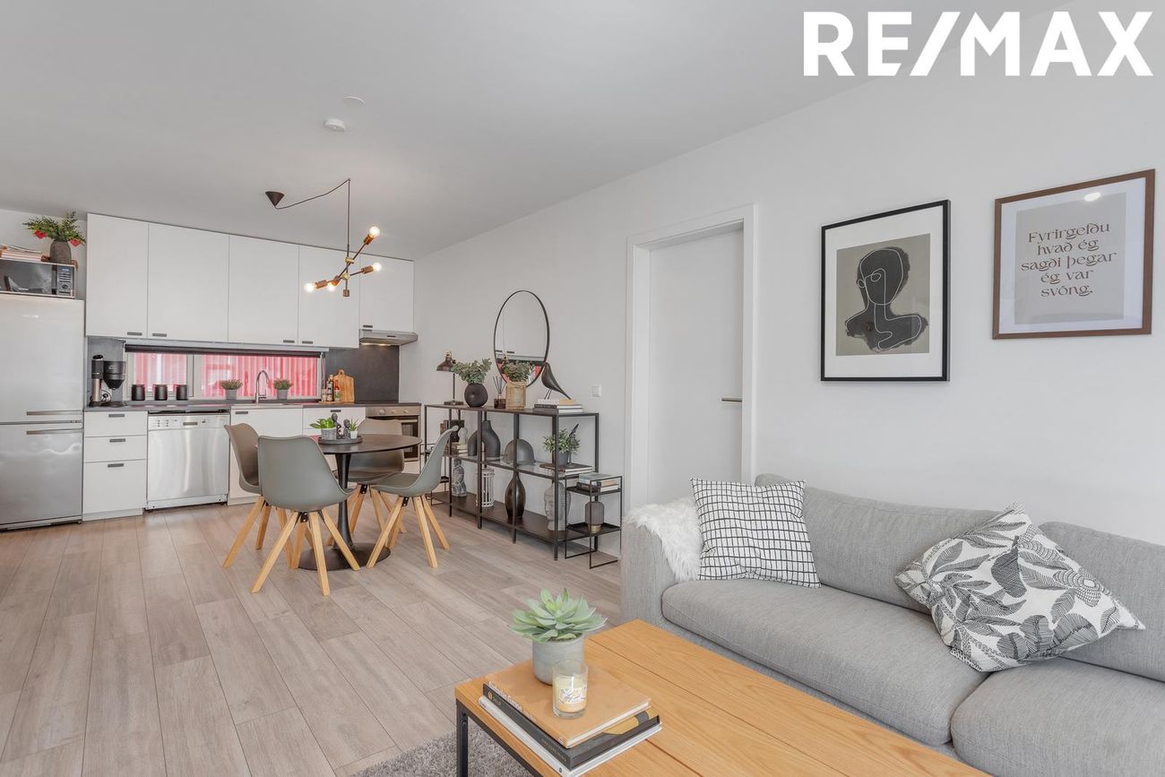 Jöfursbás 11B, 112 Reykjavík