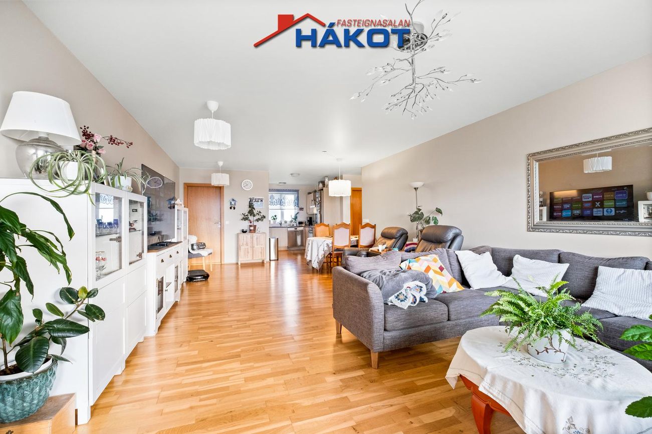 Holtsflöt 6, 300 Akranes