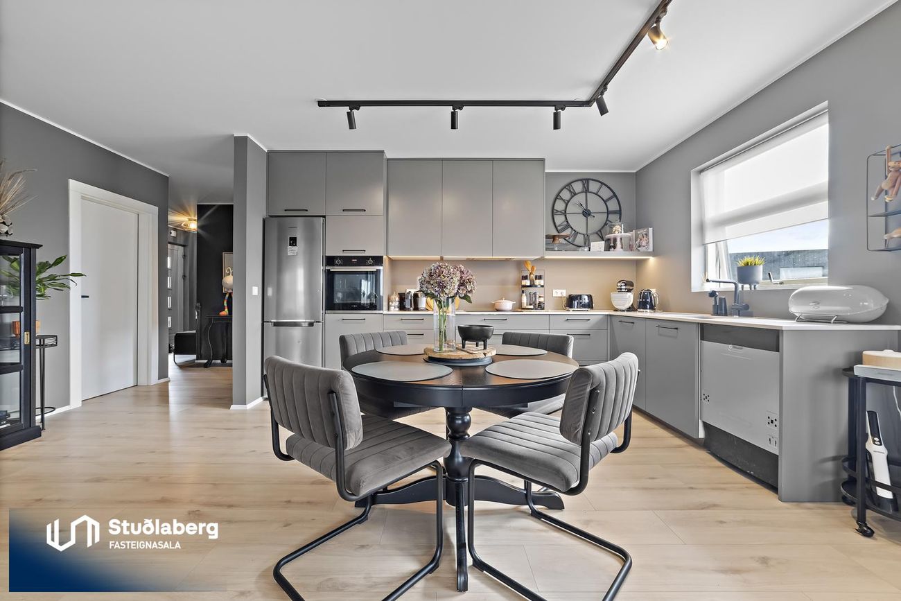 Dalsbraut 22, 260 Reykjanesbær