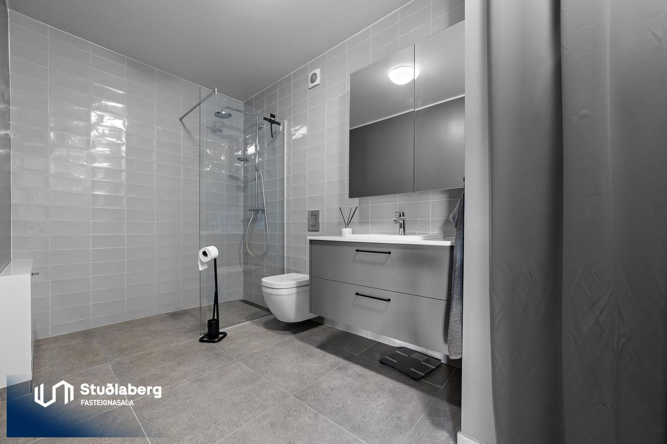 Dalsbraut 22, 260 Reykjanesbær