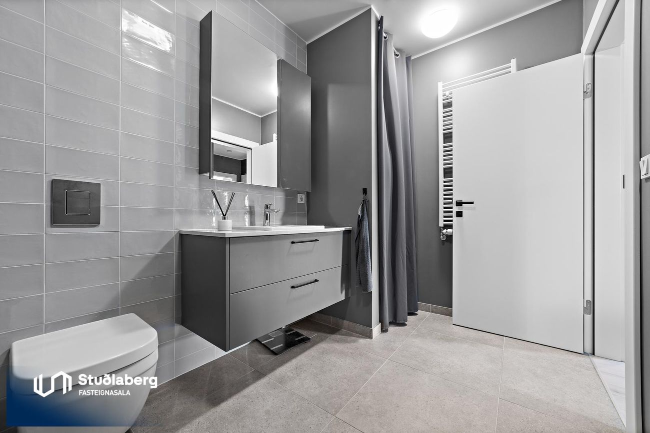 Dalsbraut 22, 260 Reykjanesbær