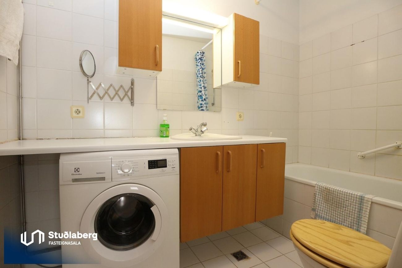 Kirkjuvegur 1, 230 Reykjanesbær