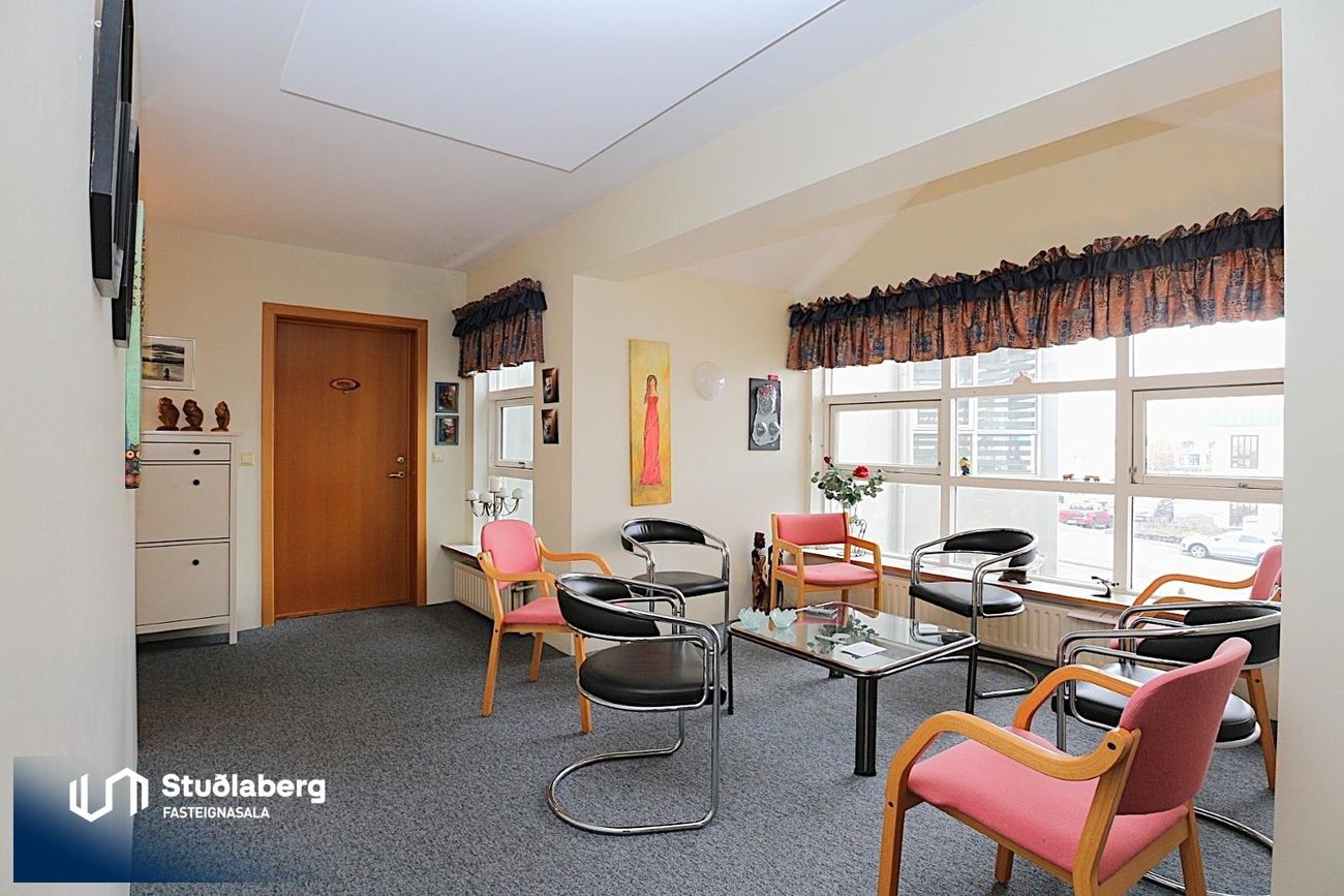 Kirkjuvegur 1, 230 Reykjanesbær