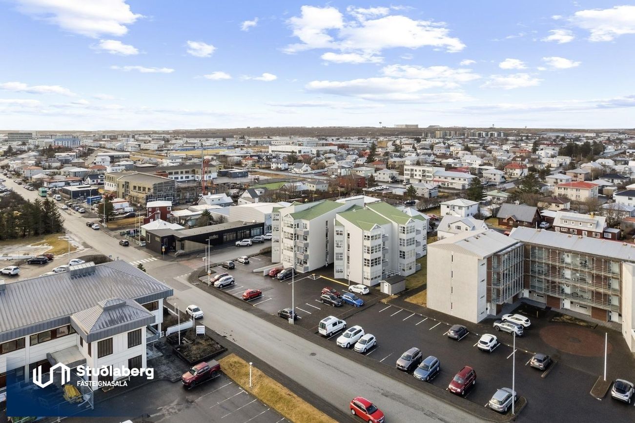 Kirkjuvegur 1, 230 Reykjanesbær