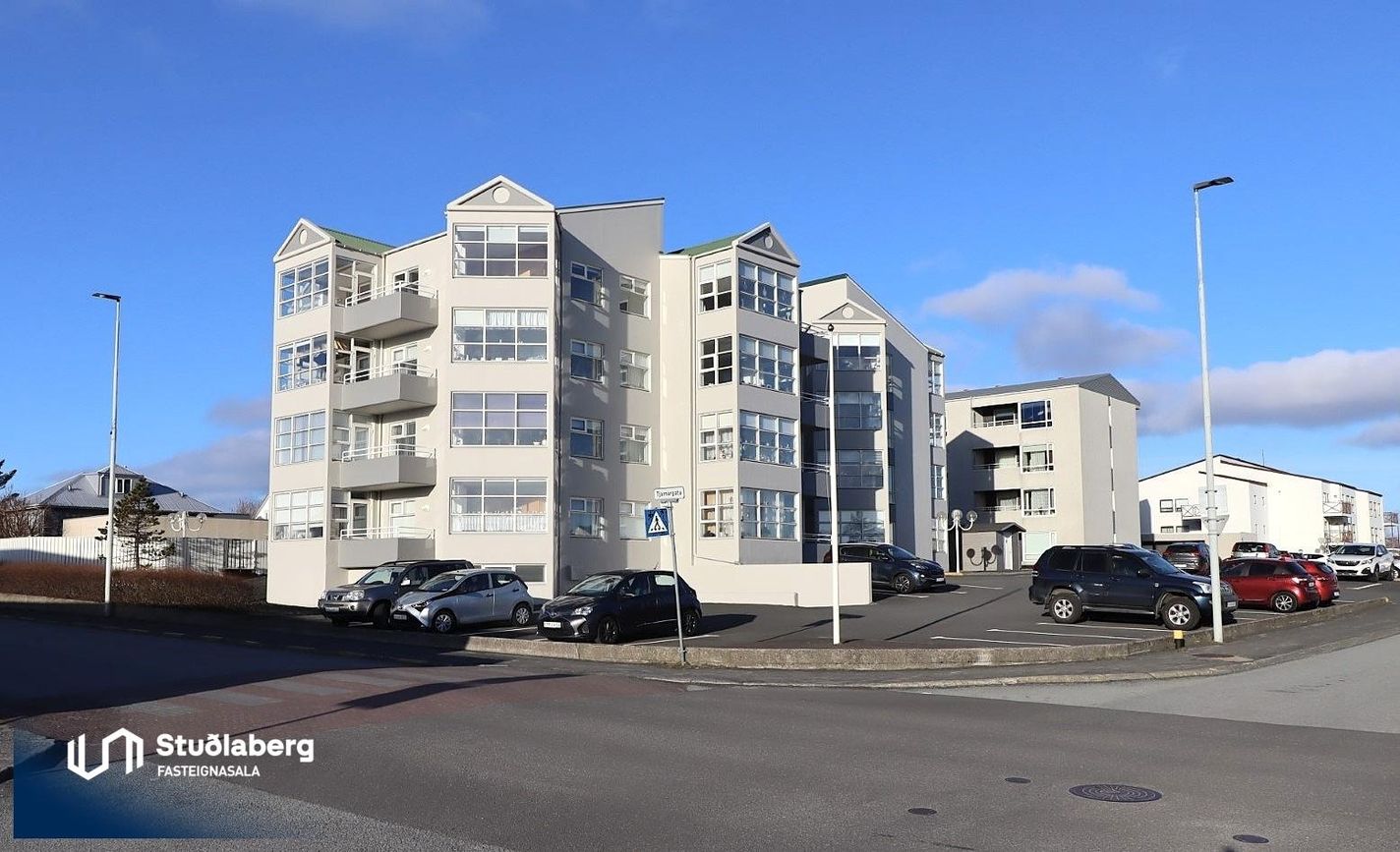 Kirkjuvegur 1, 230 Reykjanesbær