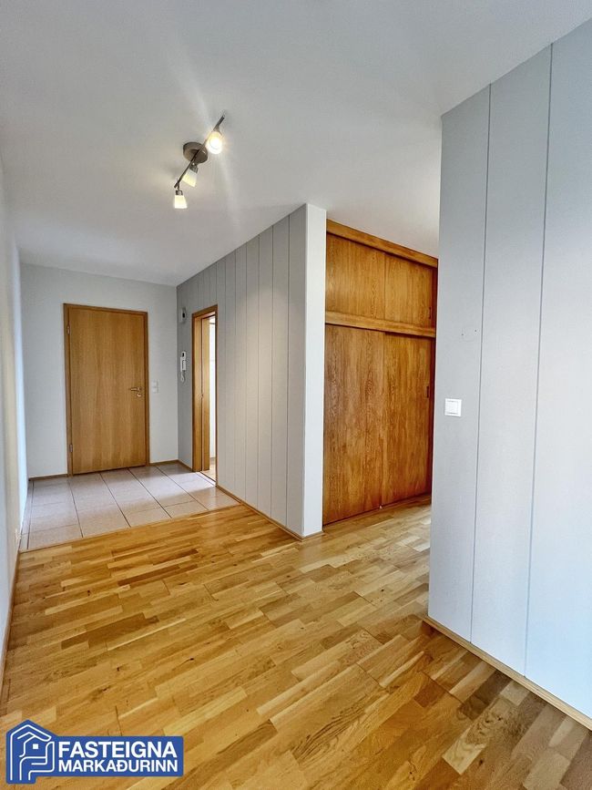 Hraunbær 4, 110 Reykjavík