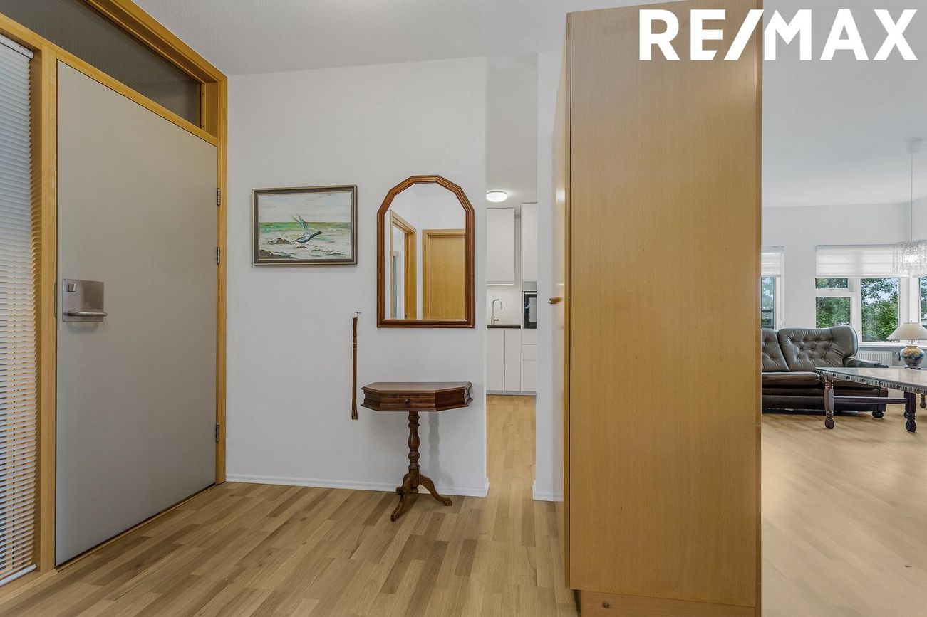 Sólvangsvegur 1, 220 Hafnarfjörður