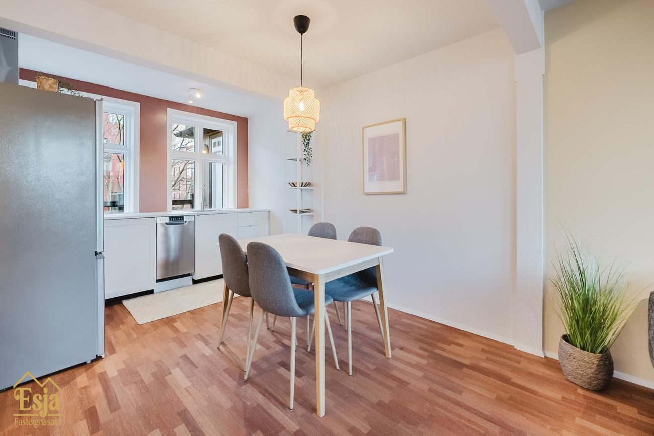 Hverfisgata 83, 101 Reykjavík