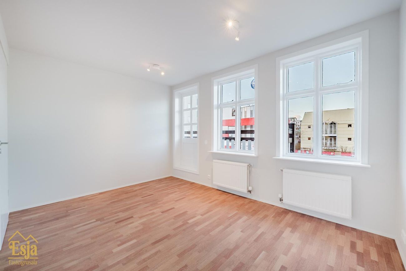 Hverfisgata 83, 101 Reykjavík